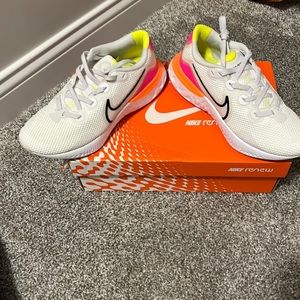 Woman’s NIKE Renew Running Shoes Size 7